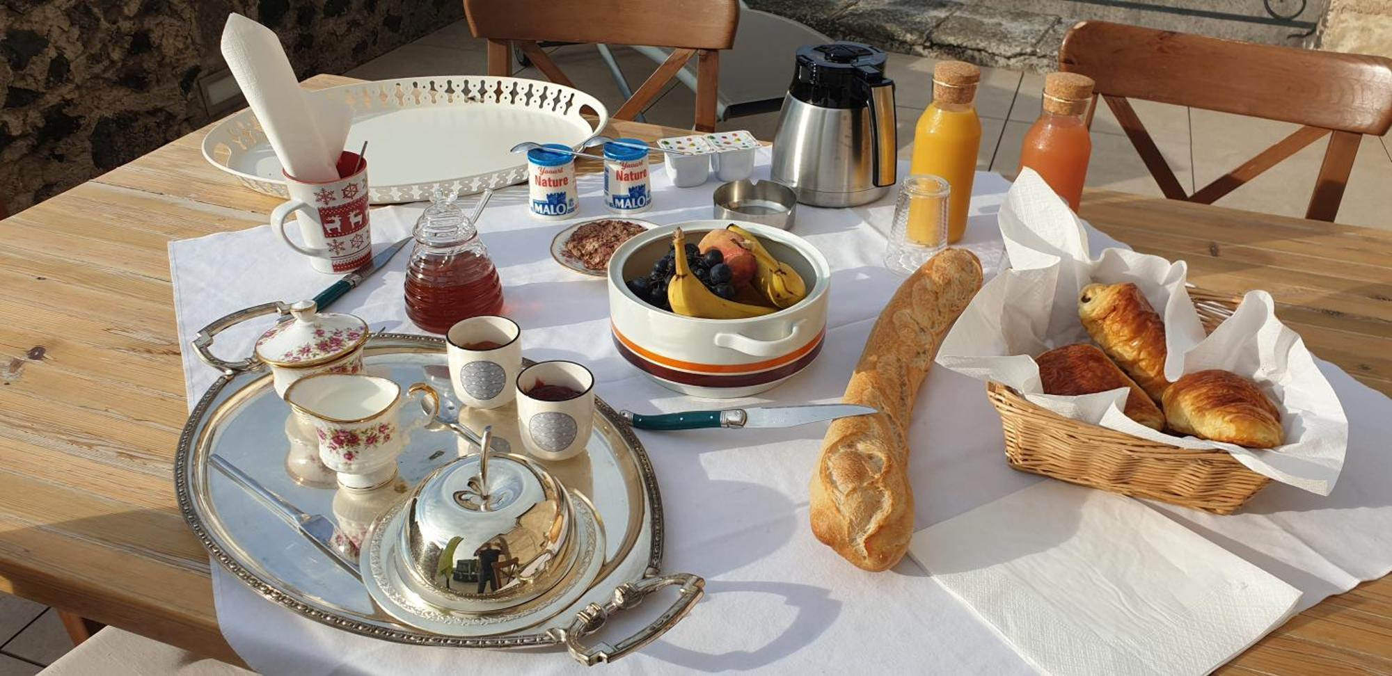 La Tour Noble Bed and Breakfast Saint-Saturnin  Buitenkant foto